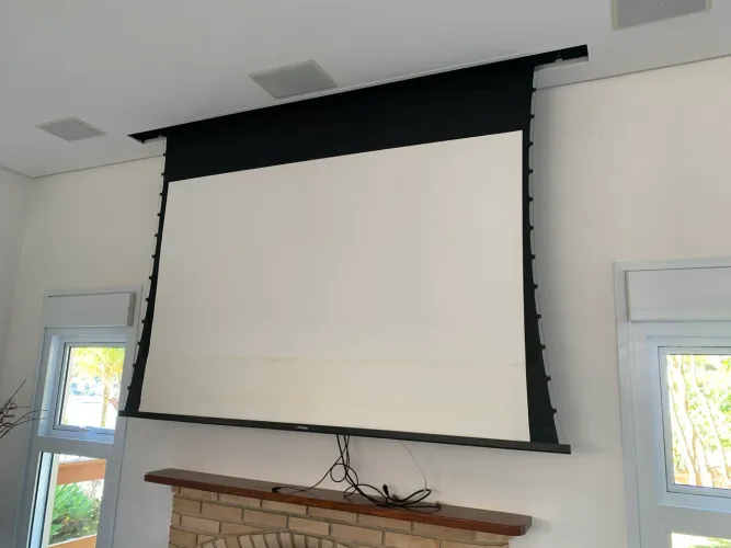 TELÃO ELÉTRICO DE 90 POLEGADAS 