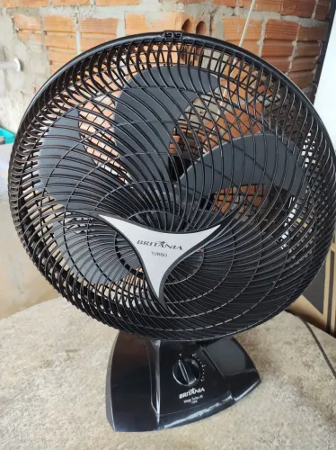 Vendo esse ventilador Britânia 40cm, funcionando perfeitamente.