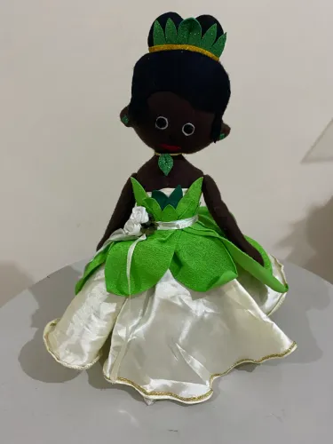Boneca Princesa Tiana em Feltro - Princesas Disney