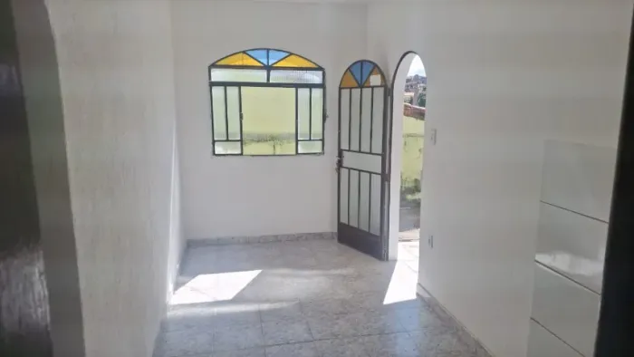 Casa 2 quartos 1 vaga no bairro Havaí