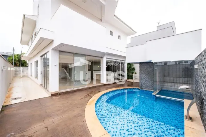 Sobrado à venda Jardins Madri 5 quartos, 4 suítes, área de lazer completa