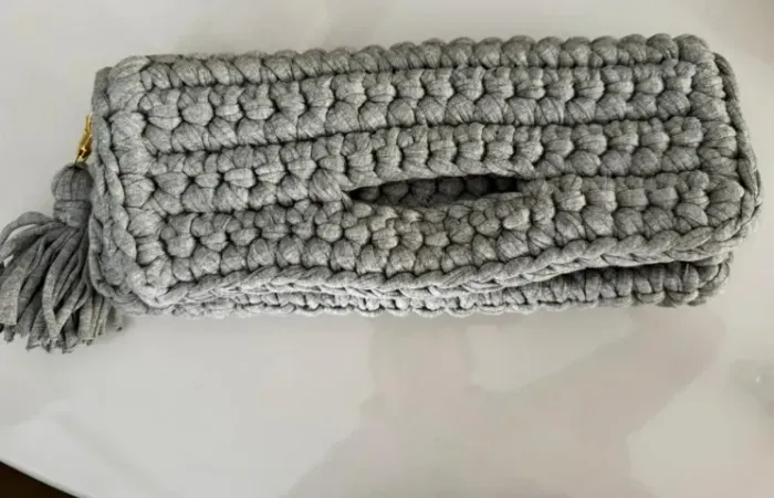 clutch tricô - cinza - nova