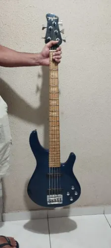Contrabaixo Tagima AM3 Signature versão Arthur Maia. Jazz Bass 5 cordas ativo.