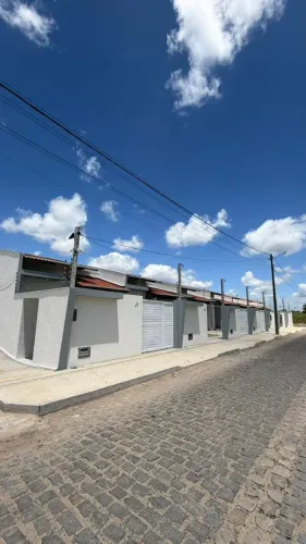 Casa Padrão 2/4 com 1 suíte de 61 m², lado sombra, com 1 vaga de garagem por 163.000,00