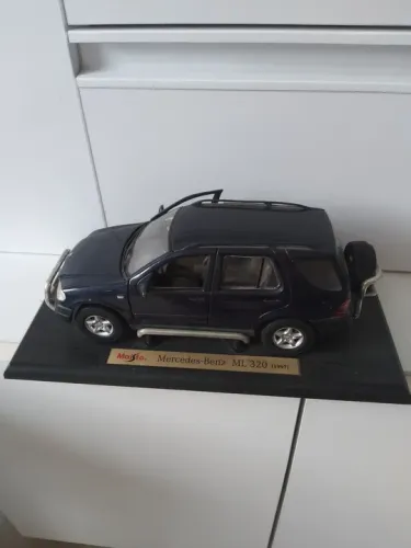 Miniatura Mercedes-Benz ML 320 1997 - Maisto