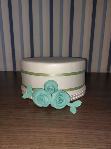 Bolo Decorativo com Rosas.