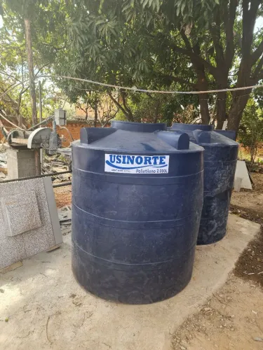 Caixas d'água de 2 mil litros 