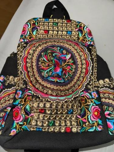 Mochila artesanal bordada