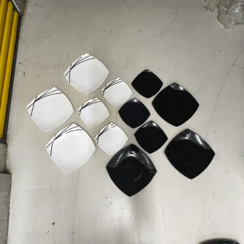 Jogo de Pratos Quadrados Preto e Branco