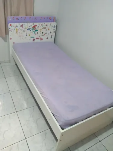 Cama Infantil com Cabeceira Decorada