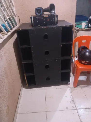 Vendo e troco som montado valor r$ 1,300pra venda e torca 1,500 aceito todos os cartões 