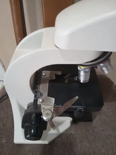 Manutenção em Microscópios Binocular