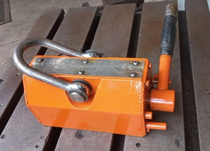 Levantador Magnético  Marca YC Capacidade 600 kg