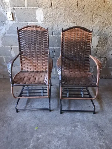 Poltronas de balanço novas CADA 4 molas 