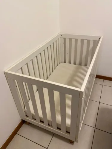 vendo urgente. Berço 2 em 1 branco (miniberço e berço americano) + colchão + kit almofada
