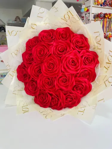 Buquê de rosas de cetim dia dos namorados