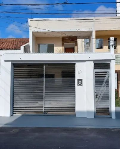 Vendo Casa no Bairro do Marco com 5 Suites na Antônio Baena