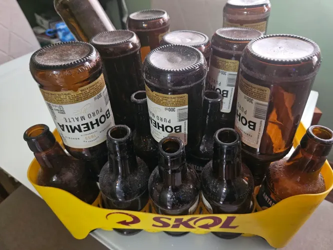 Vendo grade de garrafinha Vazias (18 un)