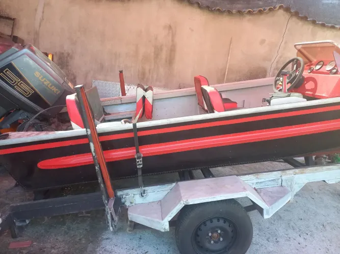 Barco com motor Suzuki 55hp