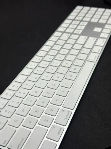 Teclado Apple Magic Keyboard   A1843   Com teclado numérico SEMI NOVO COMGARANTIA LOJA 