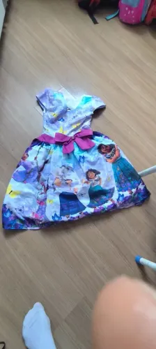 Fantasia Maribel Madrigal de criança idade 5 ou 6 anos