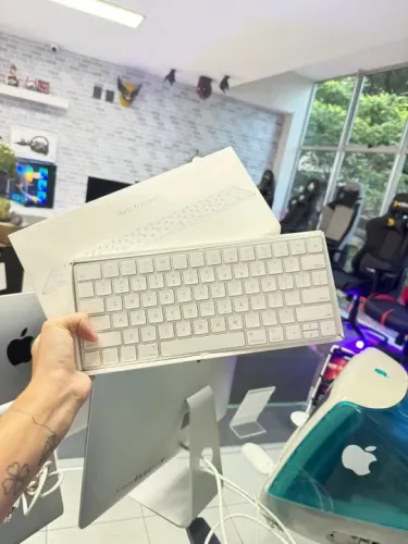 Teclado Apple Magic Keyboard 2 Model A1644 Cor branco  Com caixa 