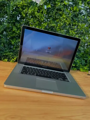 MacBook  Pro 2011  A1286  Processador: i7 2.2MHz  8GB DDR3 256GB SSD 
