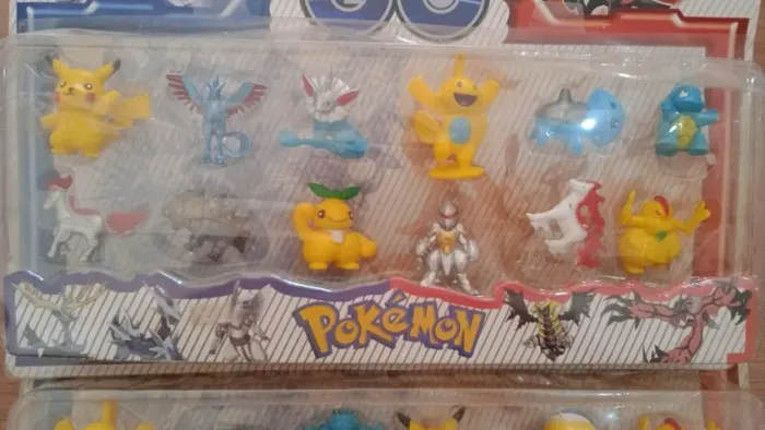 Brinquedo Encartelado Pokemon com 12 peças