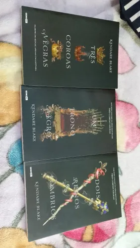 Série Três Coroas Negras - Livros da autora Kendare Blake