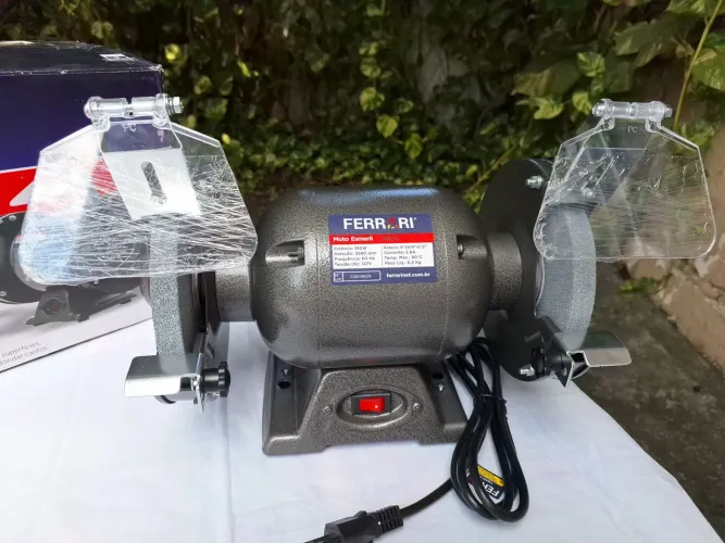 Esmeril de bancada FERRARI 360w, 0,5hp, 127v 