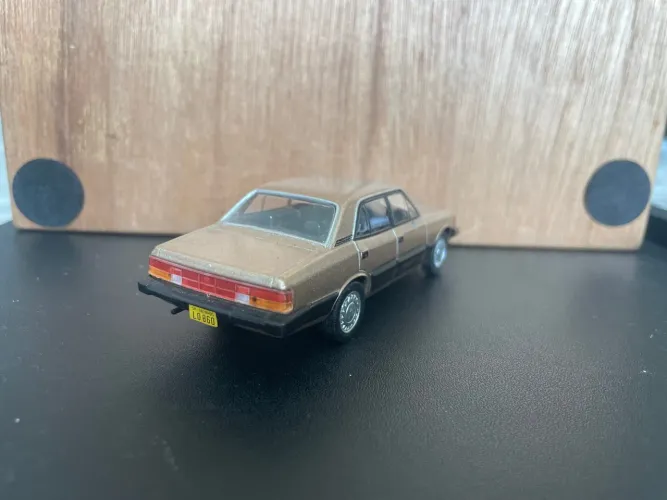 Miniatura Opala Diplomata 1988