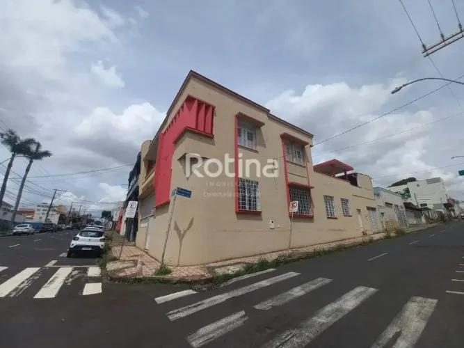 Casa para alugar, 3 quartos, Centro - Uberlândia/MG - Rotina Imobiliária