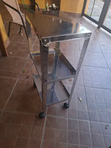 Carrinho de aço inoxidável com rodinhas