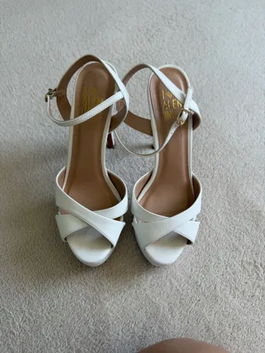 VENDO SANDÁLIA DO MEU CASAMENTO | Nova