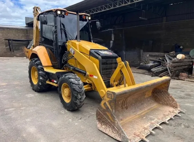 RETROESCAVADEIRA CATERPILLAR 416 2022