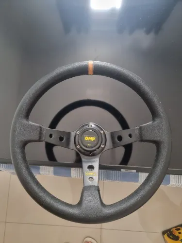 Volante esportivo OMP côncavo 