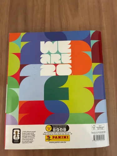 Album da copa 2026 com 400 figurinhas coladas