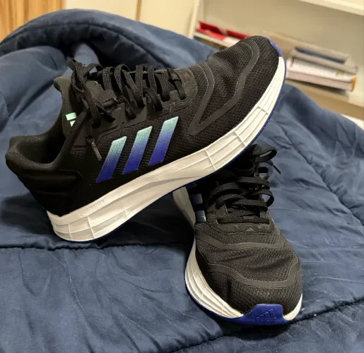 Tênis adidas