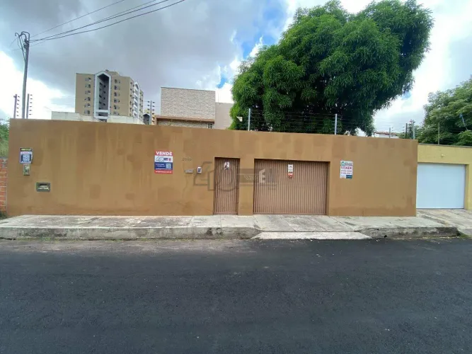 Casa Duplex para Aluguel no Horto 4 Quartos (1 Suíte), Piscina e Churrasqueira