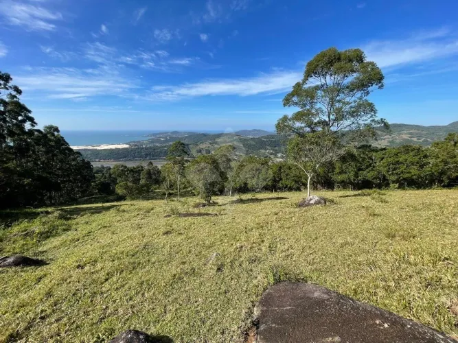 Ampla área na costa do Macacu com mais de 45.000m² com vista para a lagoa e mar