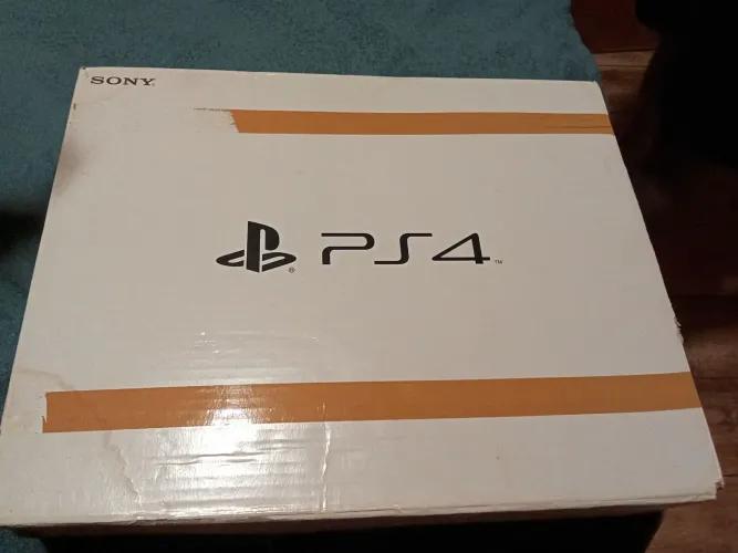 Vendo PS4 super conservado, funcionando 100%, sem defeitos
