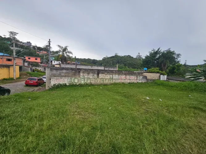Terreno de boa topografia próximo ao centro de Juquitiba