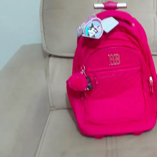 Mochila da Rebeca bombom nova 