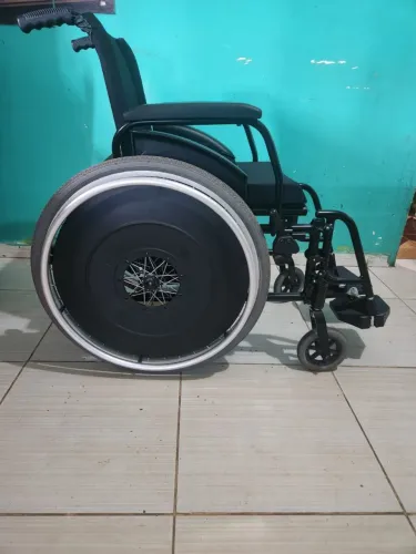 Cadeira seminova Alumínio Aeronáutico temperado Ortobras 120kg