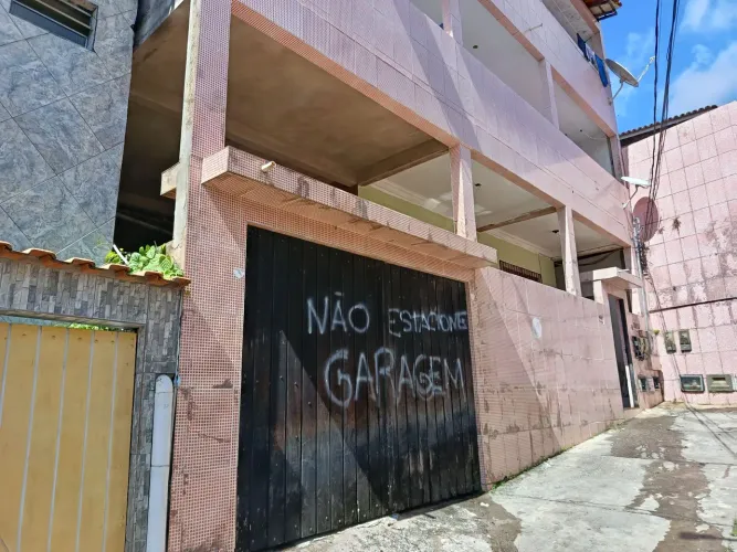 Alugo casa 2/4 em Itapuã