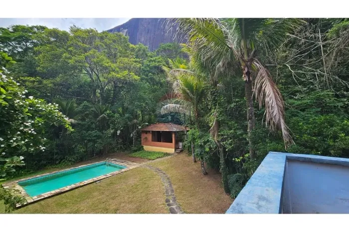Sítio de 25.335m² com Casa de 230m², Piscina e Lazer em Pedro do Rio - Petrópolis