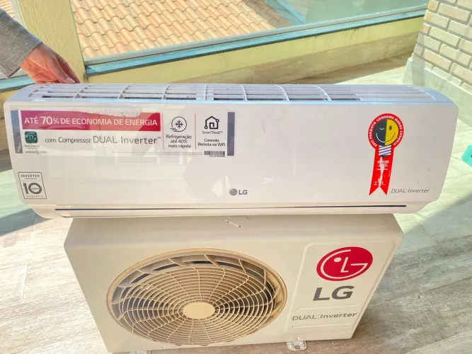 Ar Condicionado LG Dual Inverter 9000 BTUs (Frio) c/ Wi-Fi - Muito Conservado