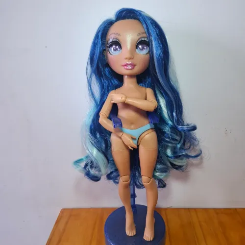 Boneca Rainbow High Skyler