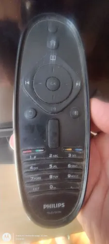 Tv 32 completa com controle e pé. Com defeito. Realengo 