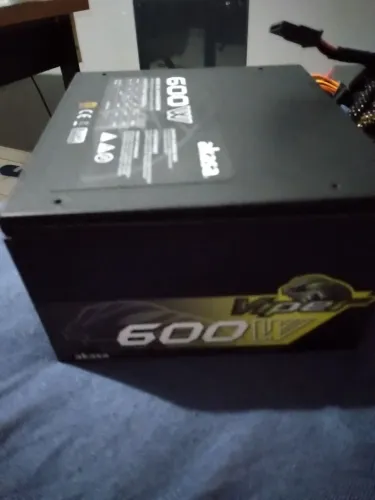 Fonte corsair 600w akasa